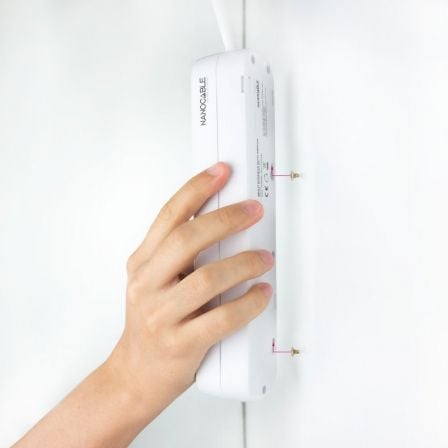 Regleta Nanocable 10.37.0004-NS/ 4 Tomas de Corriente/ Cable 1.4m/ Blanca Regleta Nanocable 10.37.0004-NS/ 4 Tomas de Corriente/ Cable 1.4m/ Blanca