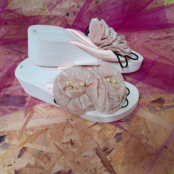Chinelo dedo salto cunha com aplicação flor - Rosa Chinelo dedo salto cunha com aplicação flor - Rosa