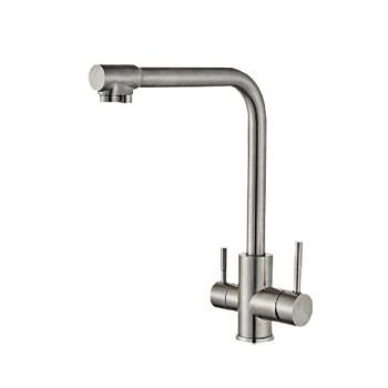 Torneira bancada com bica alta para filtro